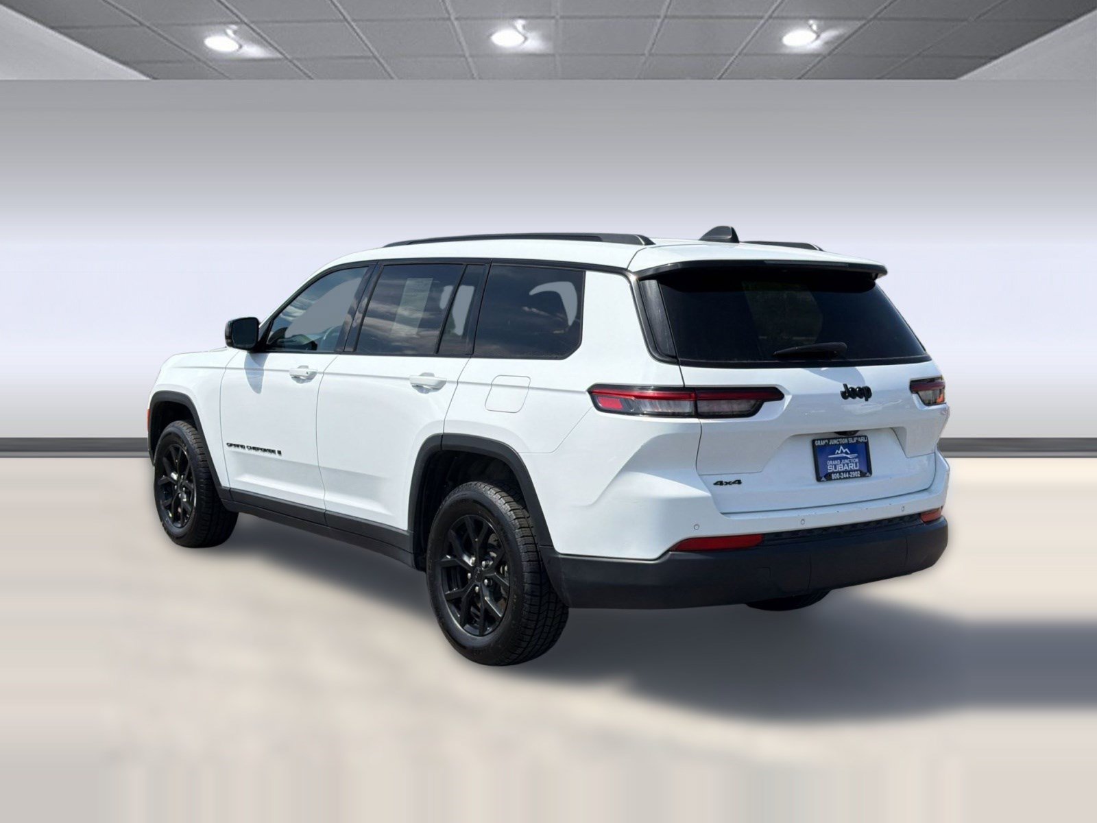 Used 2024 Jeep Grand Cherokee L Laredo AWD/4WD image 3