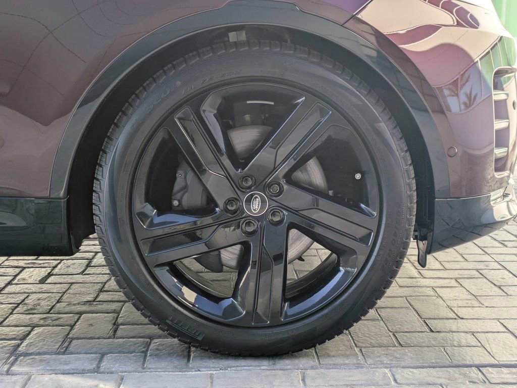 New 2026 Land Rover Discovery Limited Edition image 10