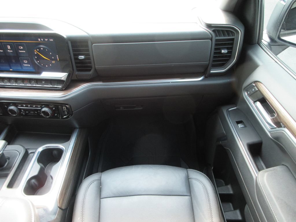 Certified 2023 Chevrolet Silverado 1500 LT w/ Leather Package AWD/4WD image 19