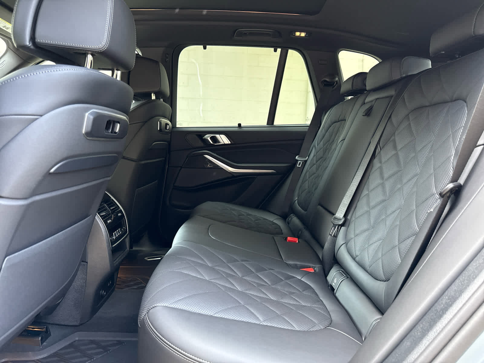 New 2026 BMW X5 M60i w/ Executive Package image 18