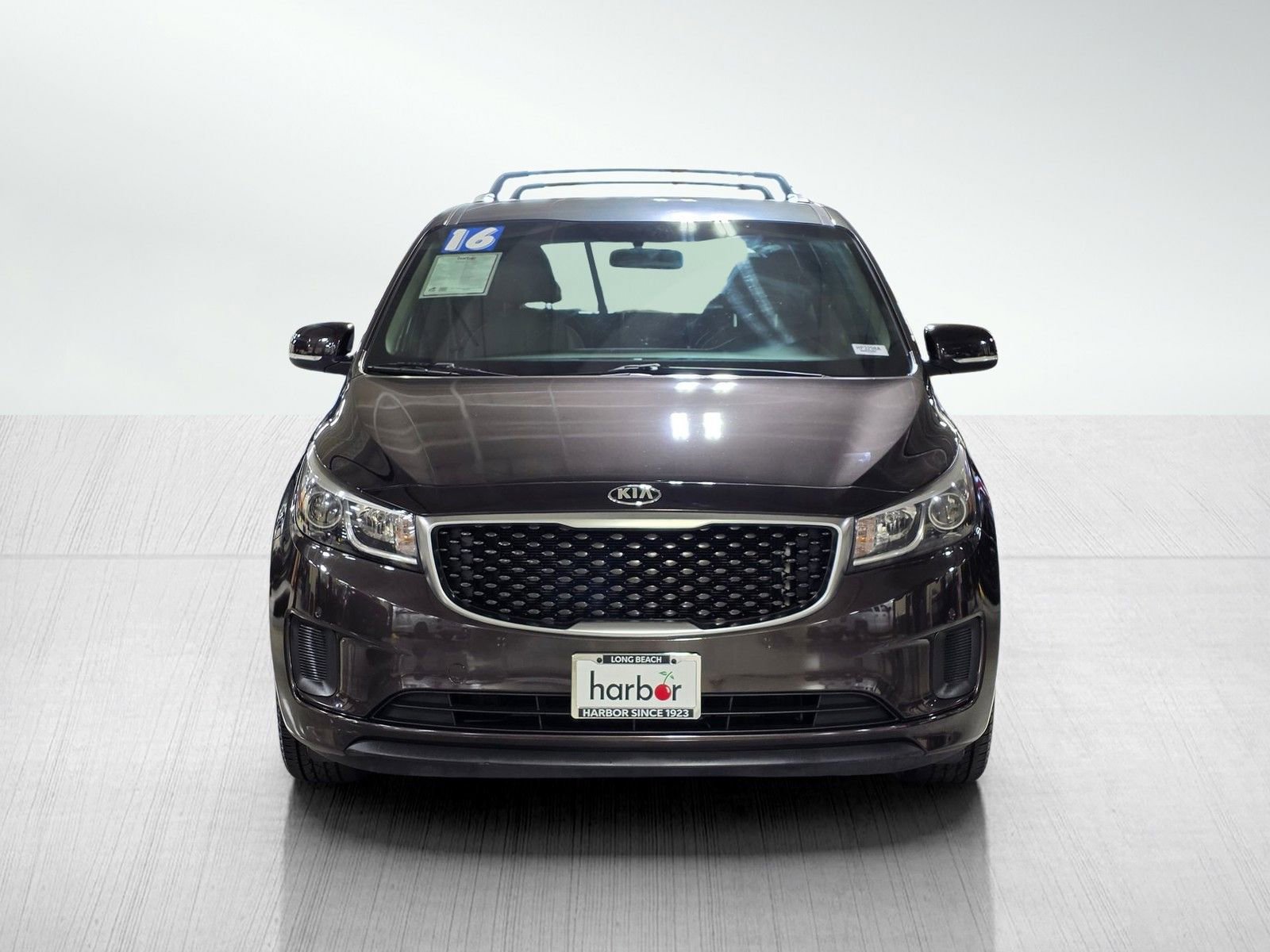 Used 2016 Kia Sedona LX w/ LX Essentials Premium Package image 2