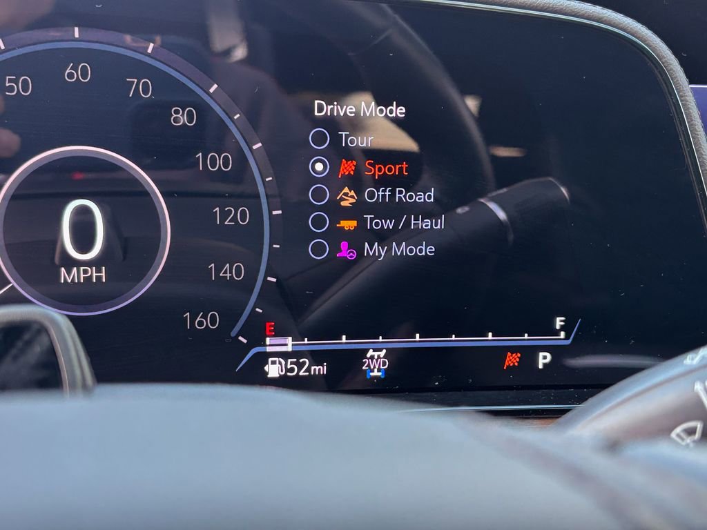 Used 2023 Cadillac Escalade Sport Platinum w/ LPO, ONYX Package image 29