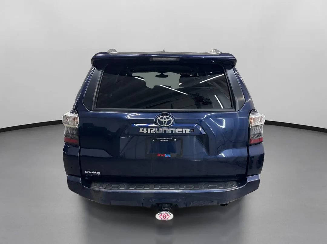 Used 2016 Toyota 4Runner SR5 AWD/4WD image 8