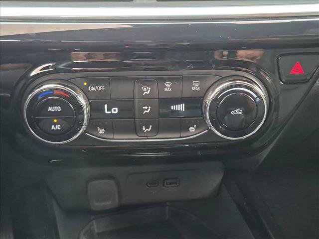 Used 2024 Chevrolet Trax RS w/ Sunroof Package FWD image 13