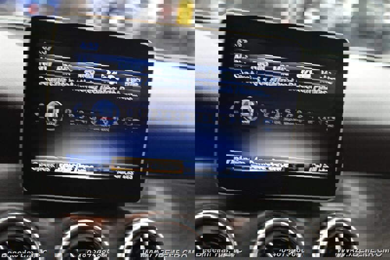 Used 2018 Mercedes-Benz GLA 250 4MATIC w/ Premium Package image 31