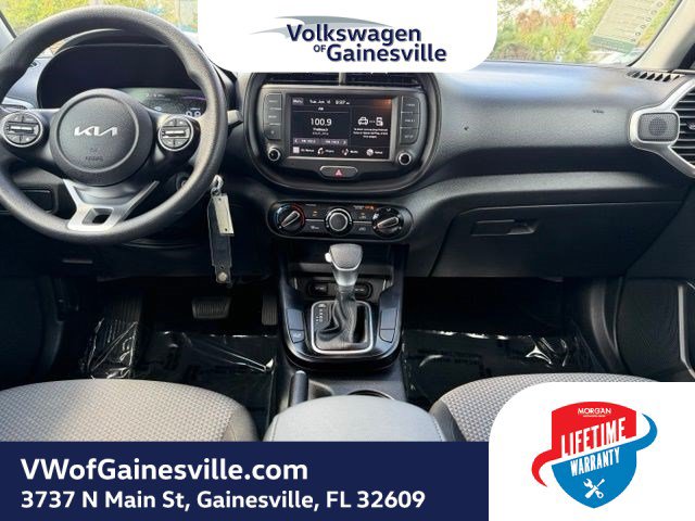 Used 2025 Kia Soul LX w/ LX Technology Package FWD image 12