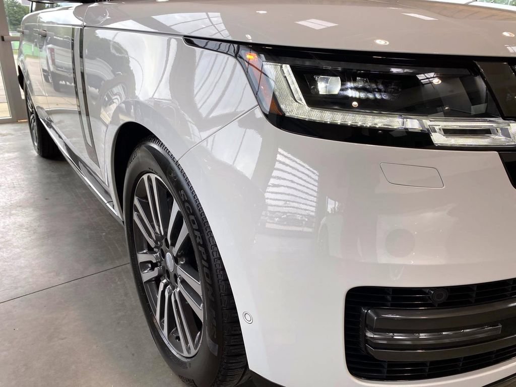 Used 2025 Land Rover Range Rover Long Wheelbase SE AWD/4WD image 34