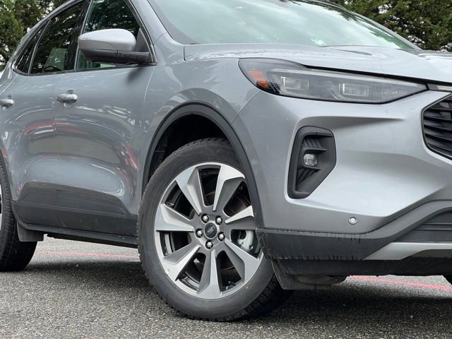 Used 2024 Ford Escape Platinum image 2