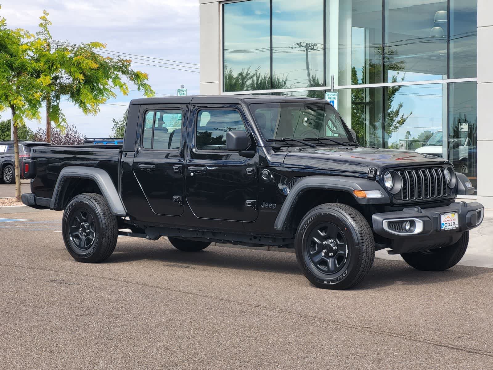 Used 2025 Jeep Gladiator Sport AWD/4WD image 3