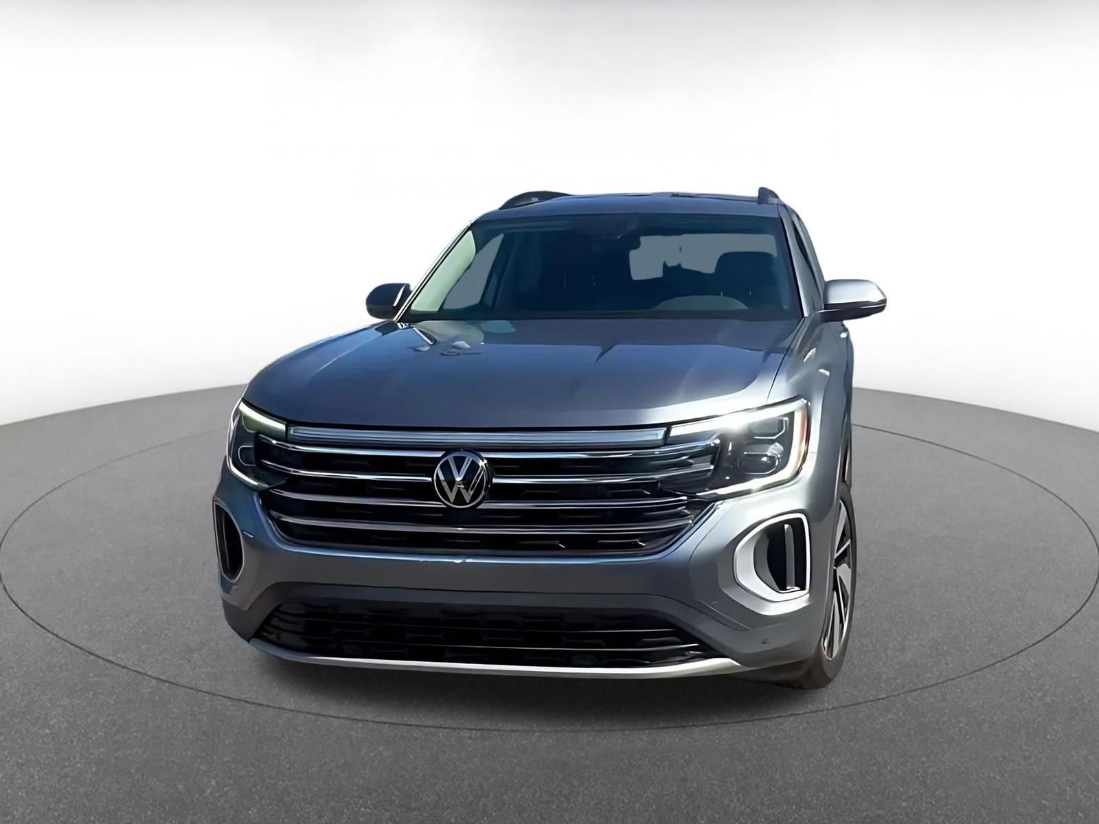 Used 2025 Volkswagen Atlas SE AWD/4WD image 4