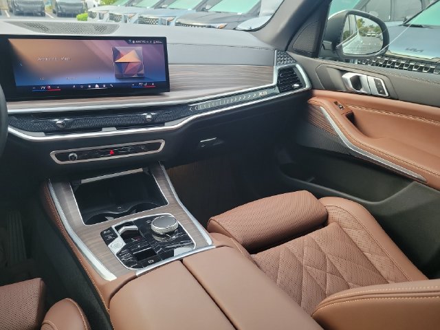 Used 2024 BMW X5 sDrive40i w/ Parking Assistance Package RWD image 11