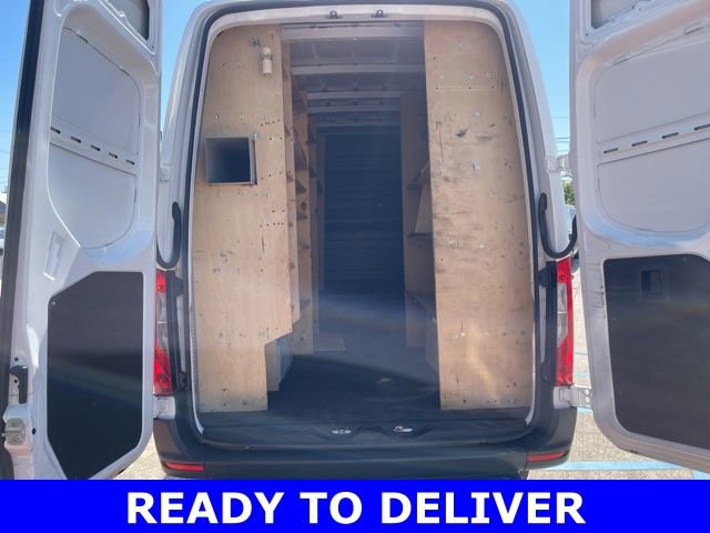 Used 2019 Freightliner Sprinter 144 Cargo image 9