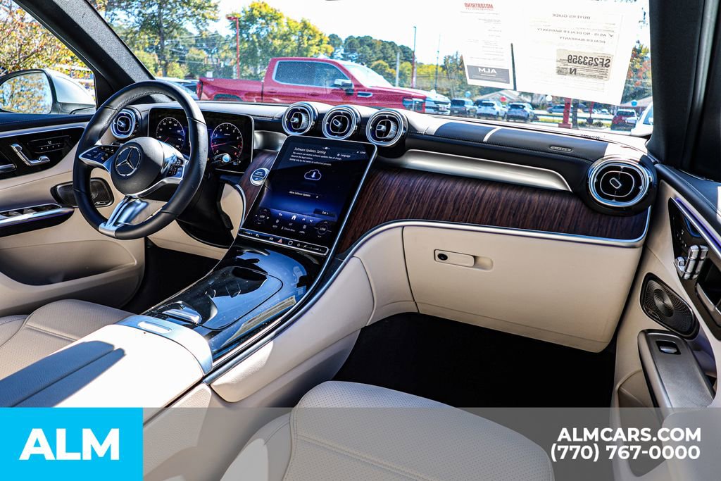 Used 2025 Mercedes-Benz GLC 300 4MATIC image 28