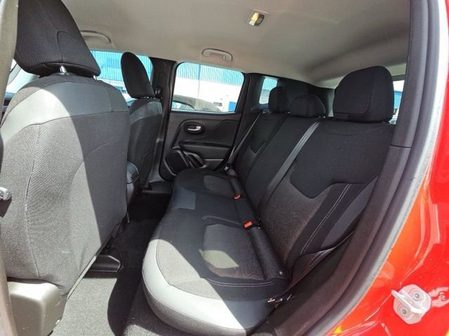 Used 2023 Jeep Renegade Latitude AWD/4WD image 16