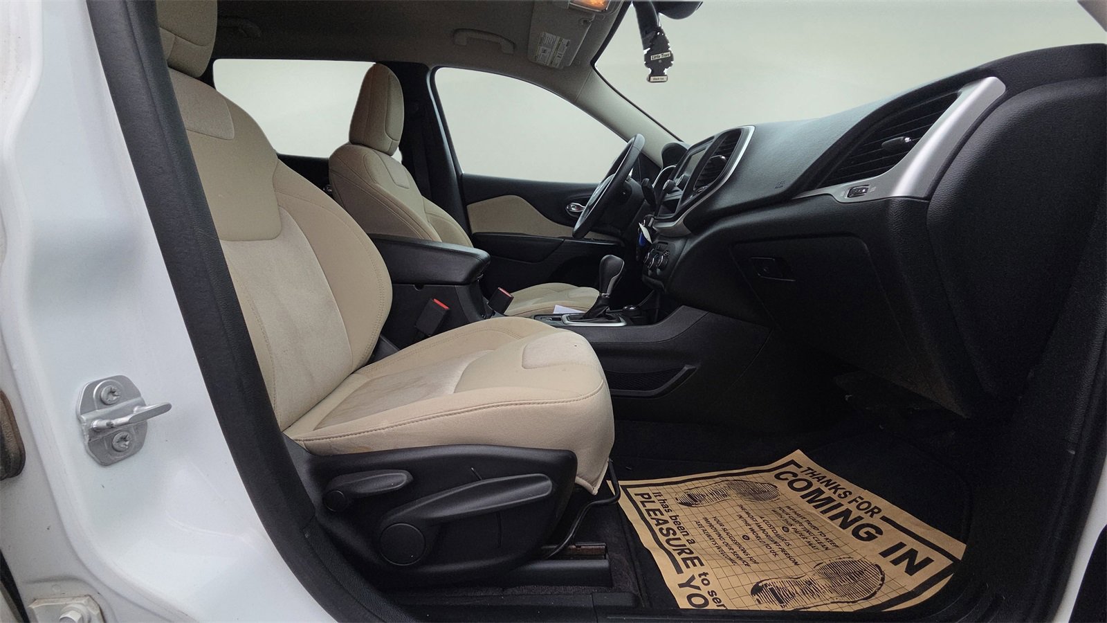 Used 2016 Jeep Cherokee Sport image 13