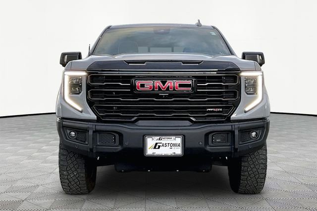 Used 2023 Chevrolet Suburban Premier image 2