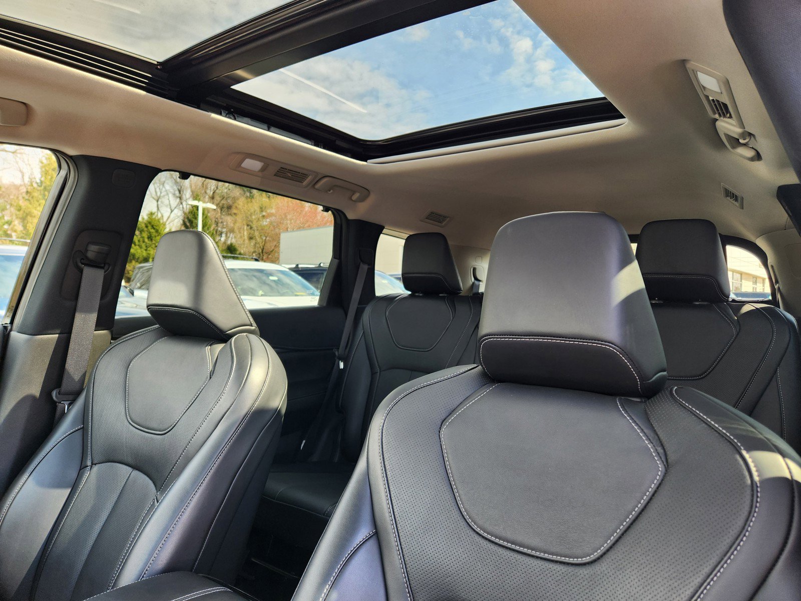 Used 2023 INFINITI QX60 Luxe w/ Cargo Package image 12