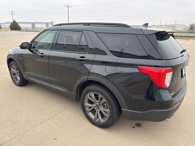 Used 2022 Ford Explorer XLT w/ Equipment Group 202A image 4