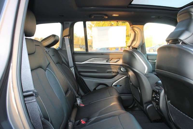 New 2023 Jeep Grand Cherokee Overland w/ Luxury Tech Group IV image 15