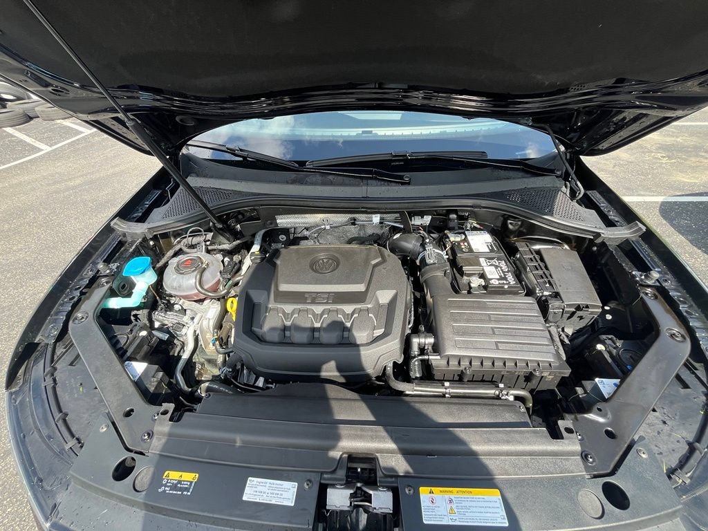 Certified 2024 Volkswagen Tiguan SE R-Line AWD/4WD image 32