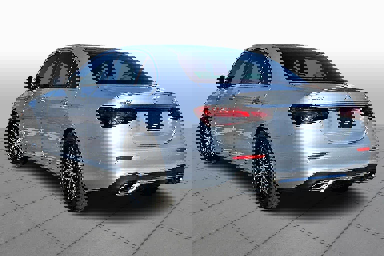 Used 2022 Mercedes-Benz E 350 4MATIC Sedan w/ Driver Assistance Package image 12