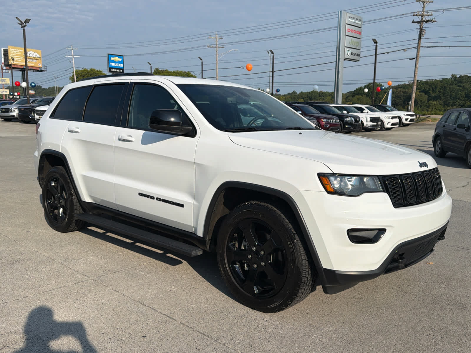 Used 2018 Jeep Grand Cherokee Laredo AWD/4WD video 1