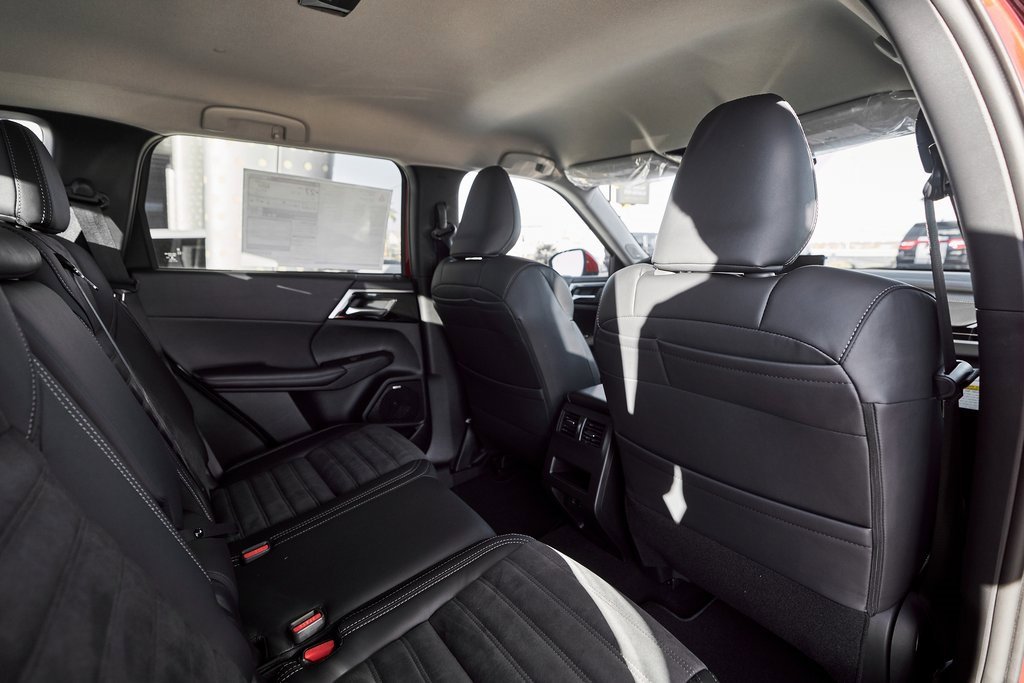 New 2025 Mitsubishi Outlander SE image 25