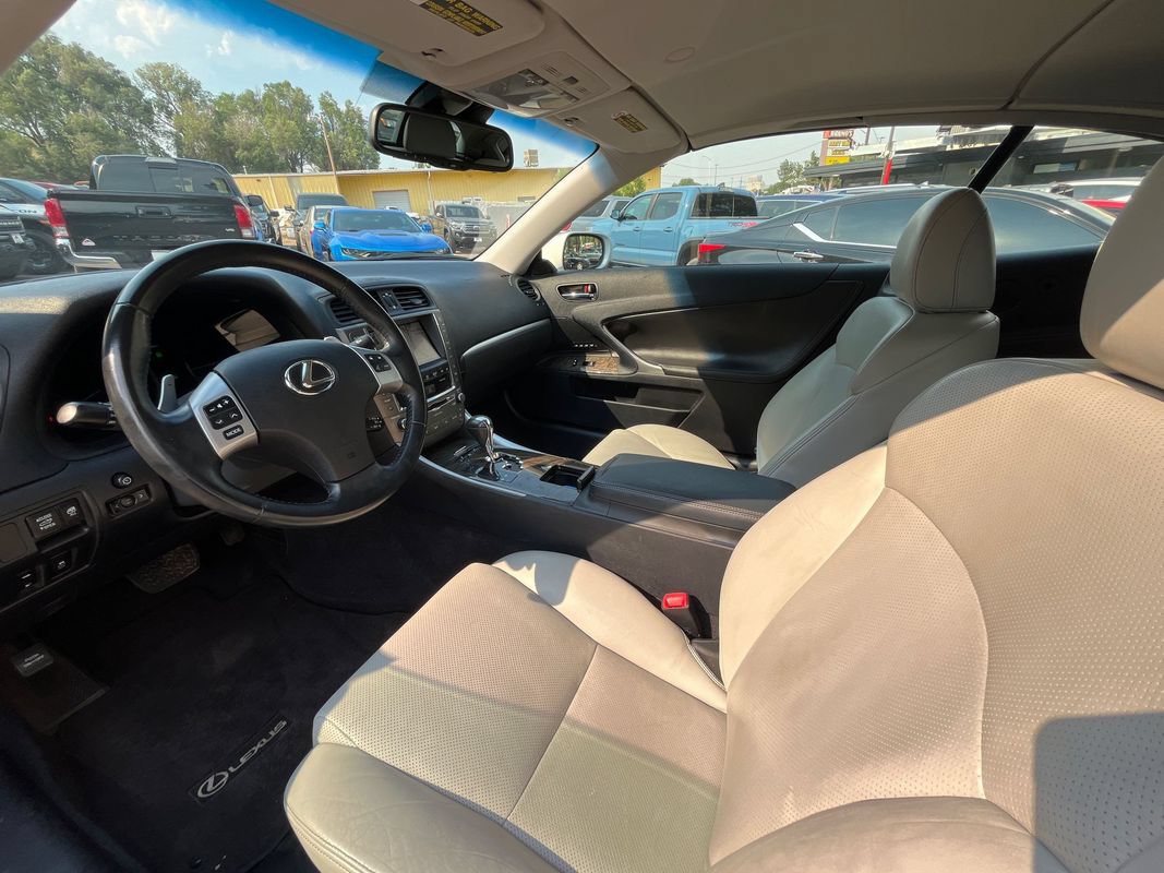 Used 2012 Lexus IS 250C w/ Luxury Pkg RWD image 9