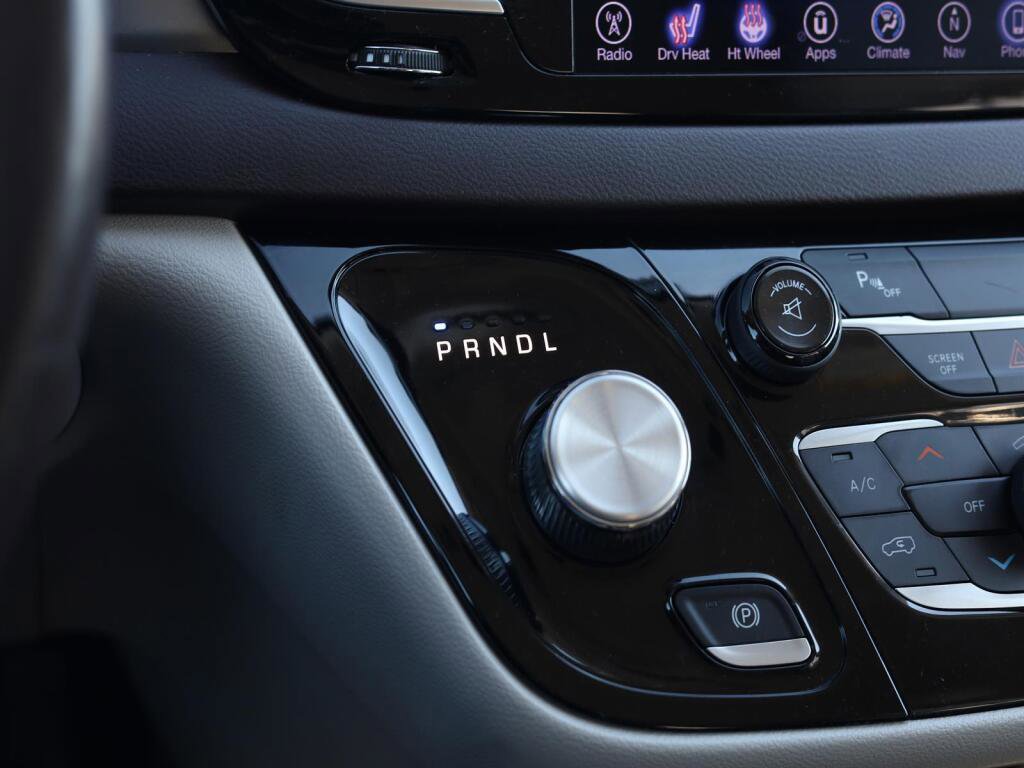 Used 2017 Chrysler Pacifica Touring-L Plus w/ Tire & Wheel Group image 17