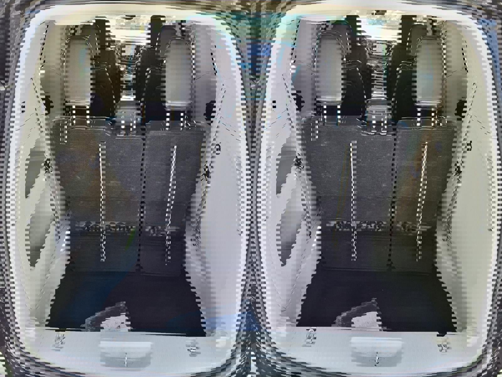 Used 2024 Chrysler Pacifica Touring-L image 25