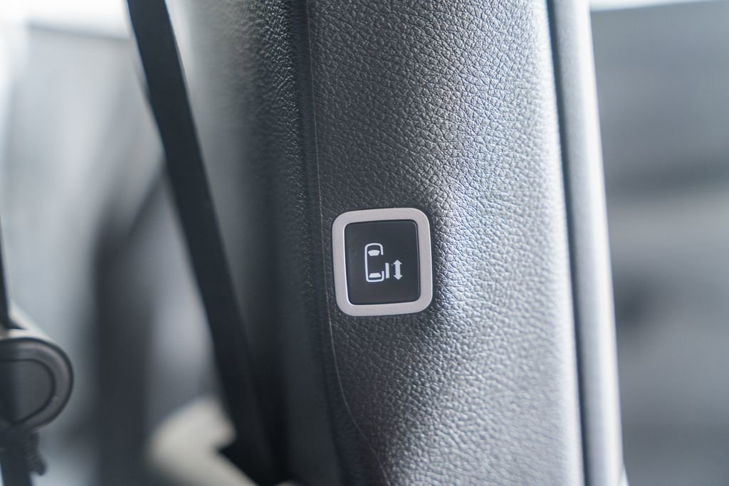 Used 2025 Chrysler Pacifica Select image 38