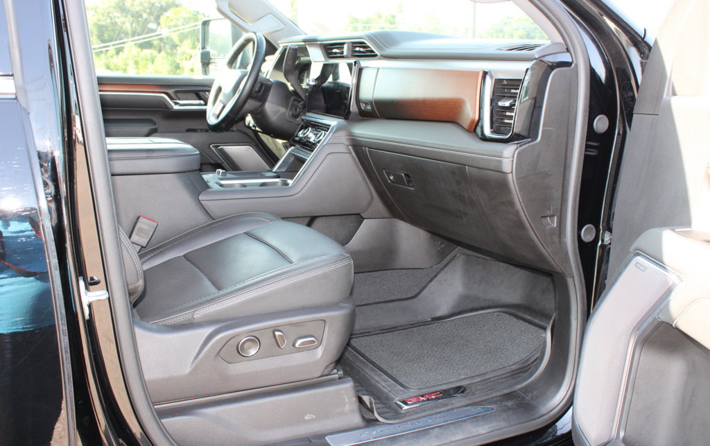 Used 2025 GMC Sierra 2500 Denali w/ Denali Reserve Package AWD/4WD image 11