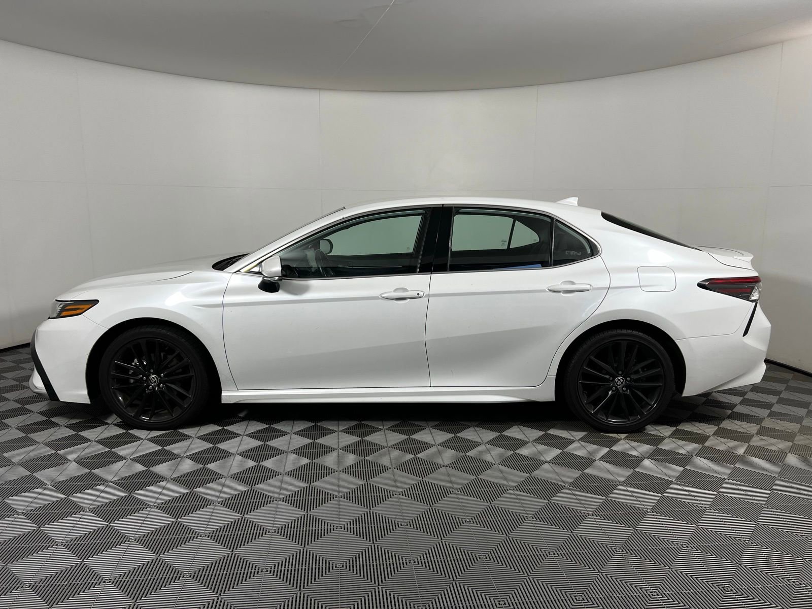 Used 2023 Toyota Camry XSE image 8