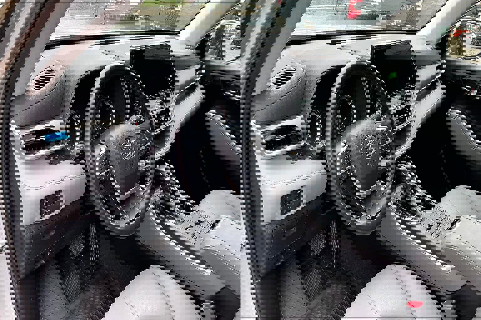 Used 2023 Toyota Highlander XLE image 18