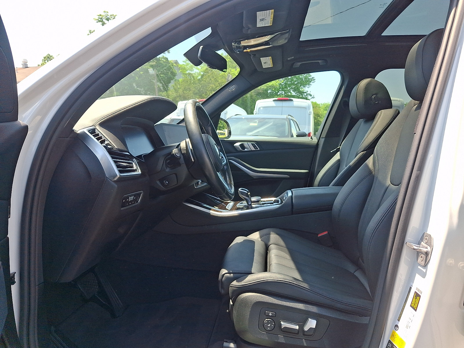 Used 2019 BMW X5 xDrive40i w/ Convenience Package AWD/4WD image 14