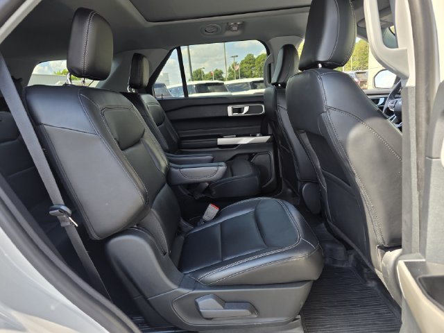 Used 2021 Ford Explorer XLT w/ Equipment Group 202A AWD/4WD image 30