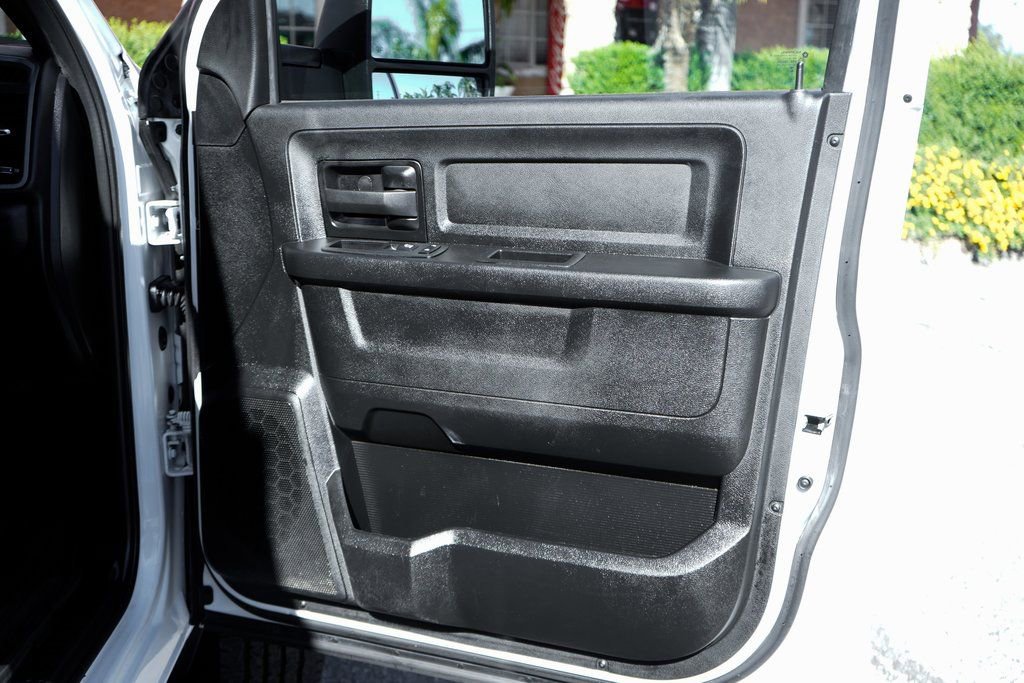 Used 2024 RAM 2500 Tradesman w/ Chrome Appearance Group image 41