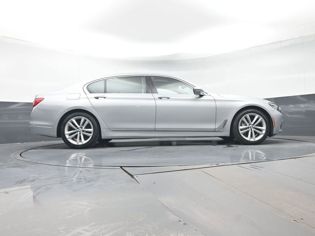 Used 2016 BMW 750i xDrive image 32