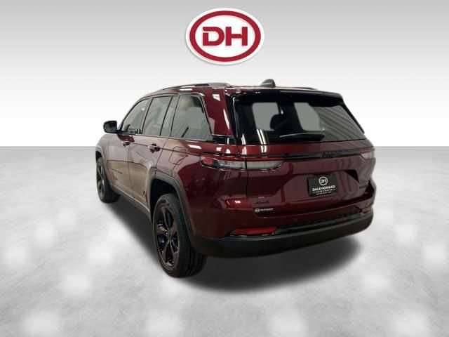 Used 2023 Jeep Grand Cherokee Limited w/ Black Appearance Package image 10