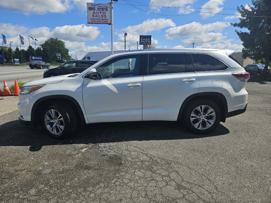 Used 2015 Toyota Highlander XLE AWD/4WD image 2
