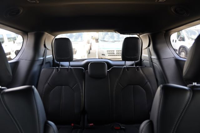 Used 2026 Chrysler Pacifica Select image 36