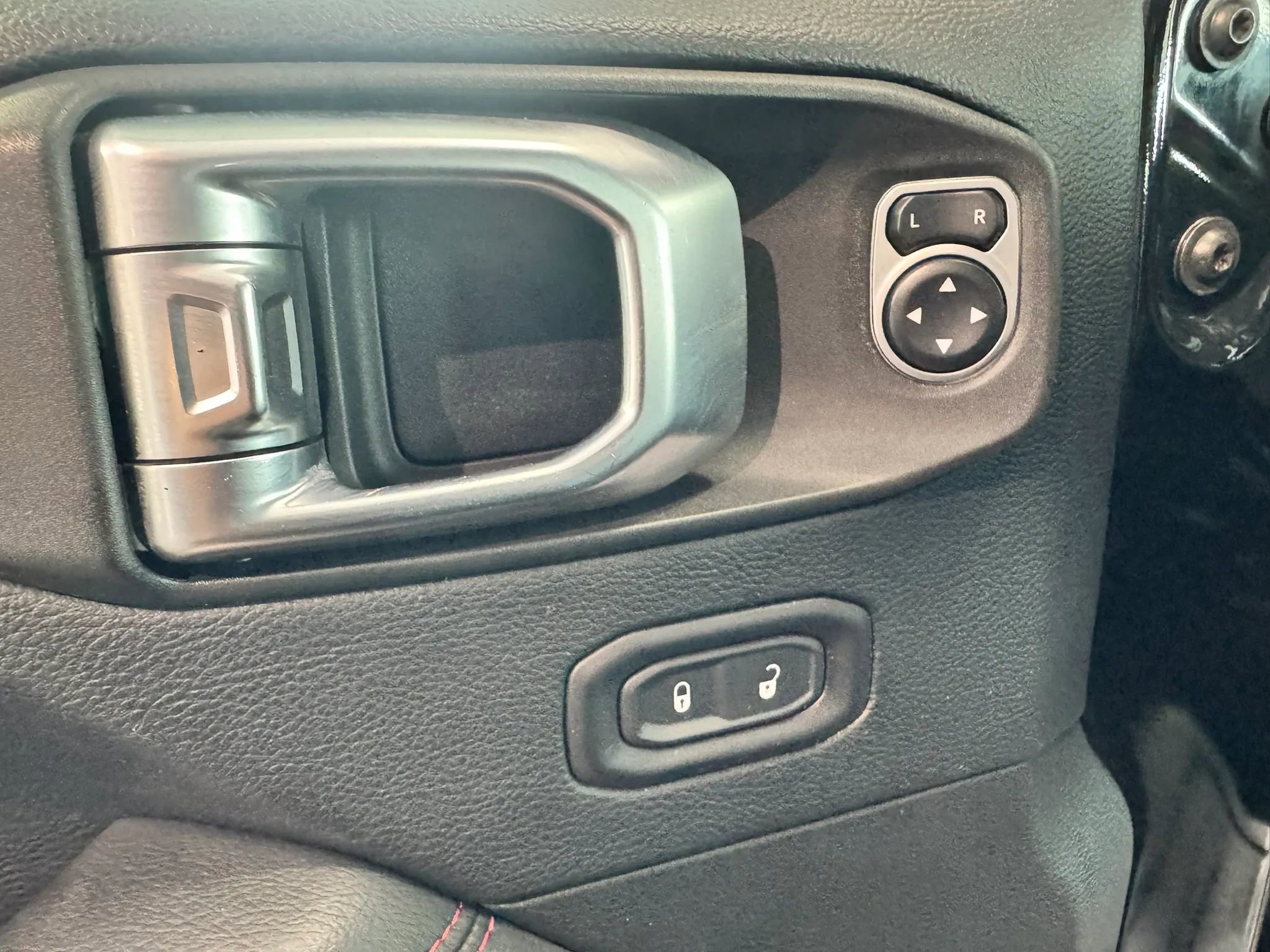 Used 2018 Jeep Wrangler Unlimited Rubicon image 21