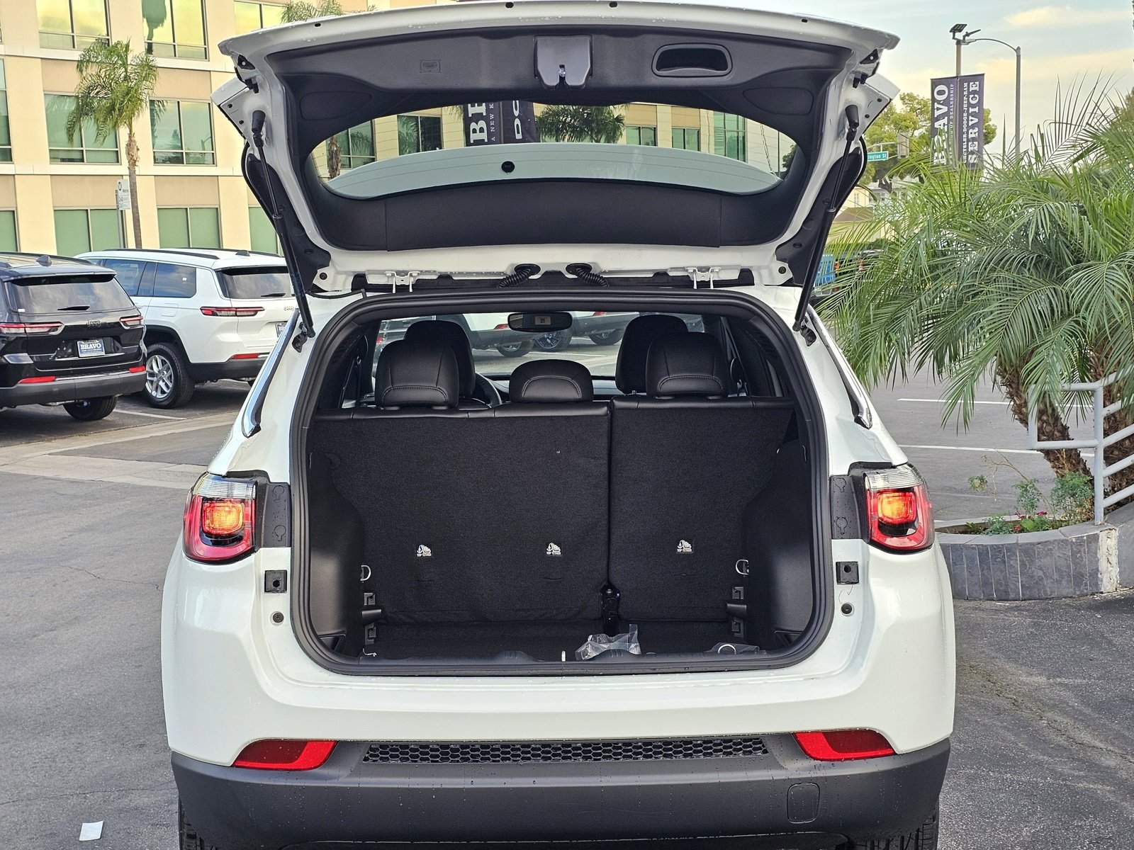 New 2026 Jeep Compass Latitude image 7