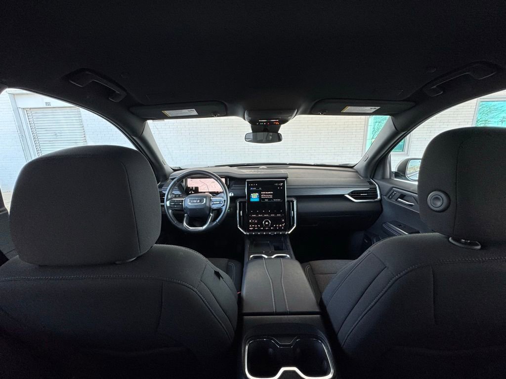 Used 2025 GMC Acadia Elevation image 29