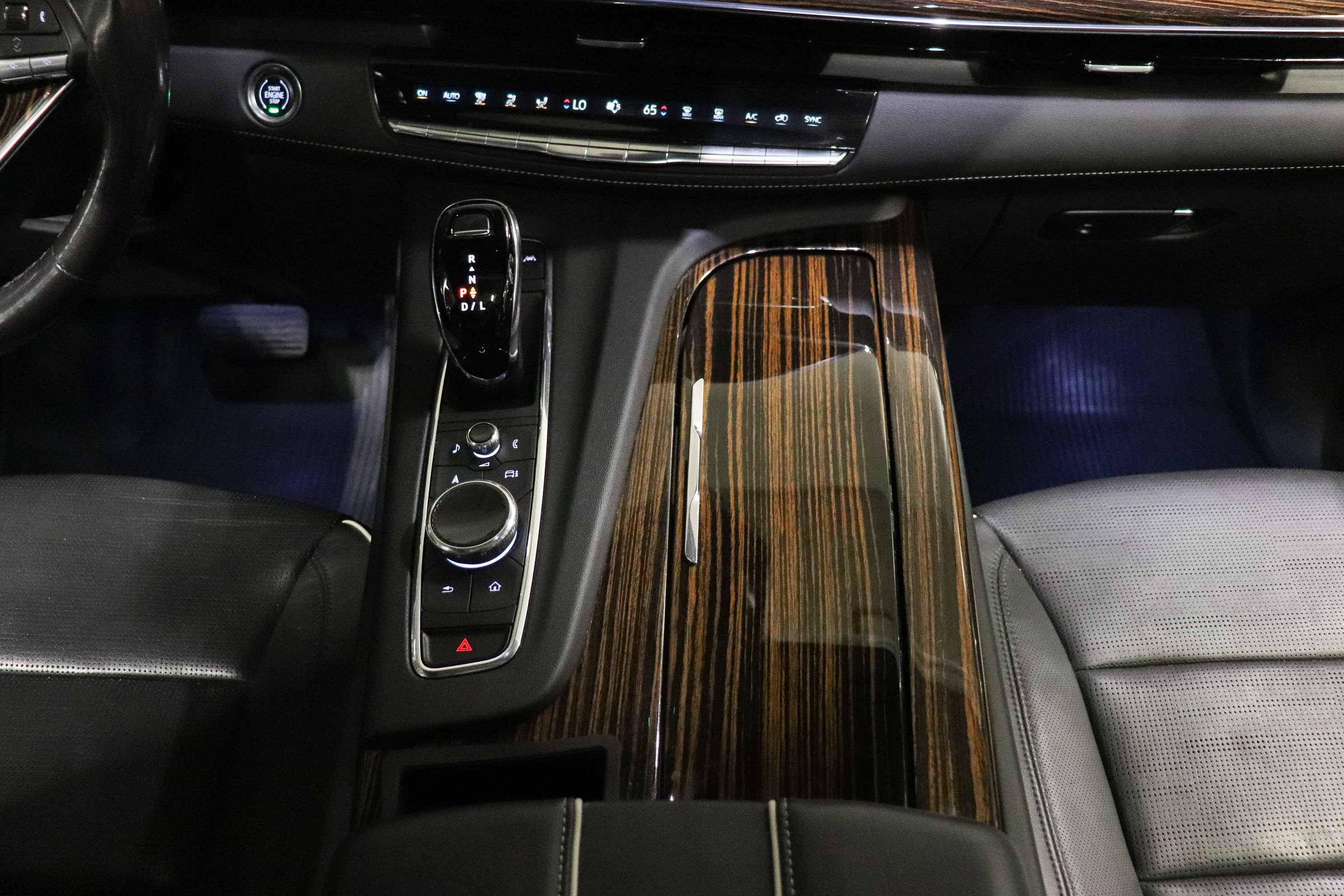 Used 2023 Cadillac Escalade ESV Premium Luxury w/ Performance Package AWD/4WD image 28