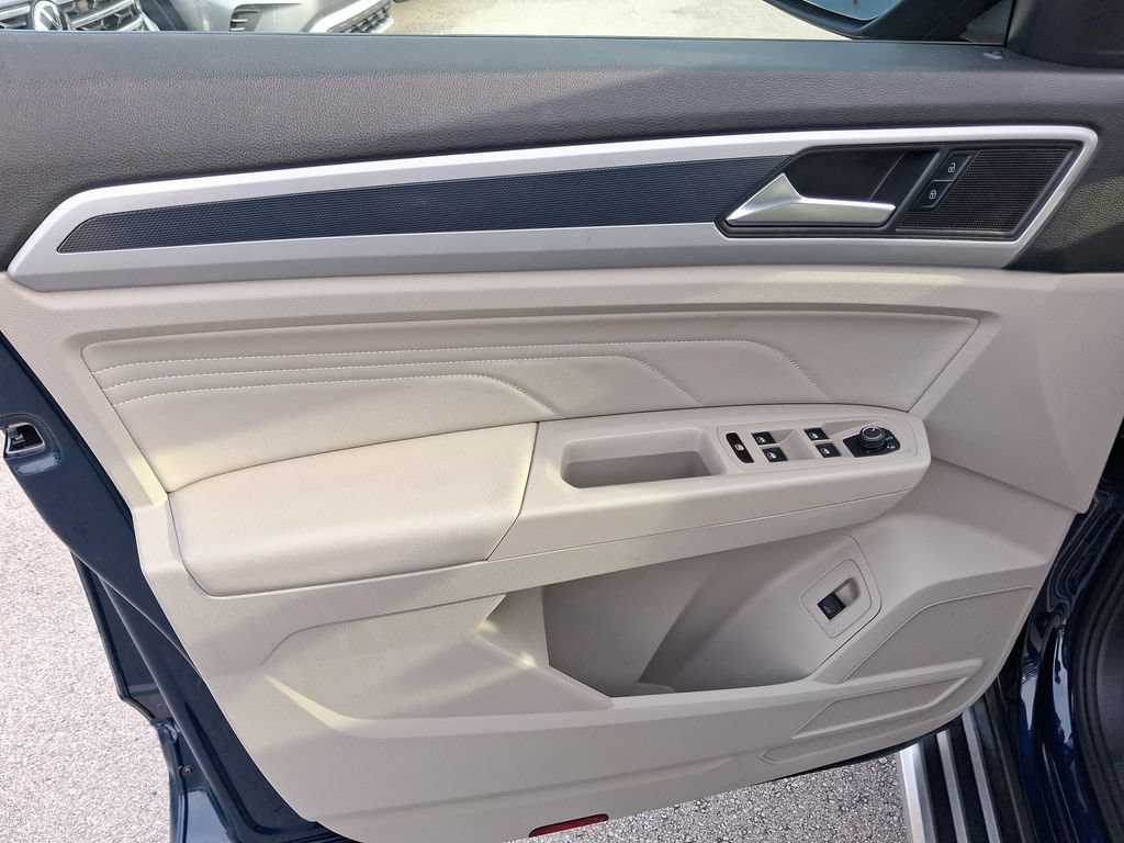 Certified 2022 Volkswagen Atlas SEL R-Line AWD/4WD image 16