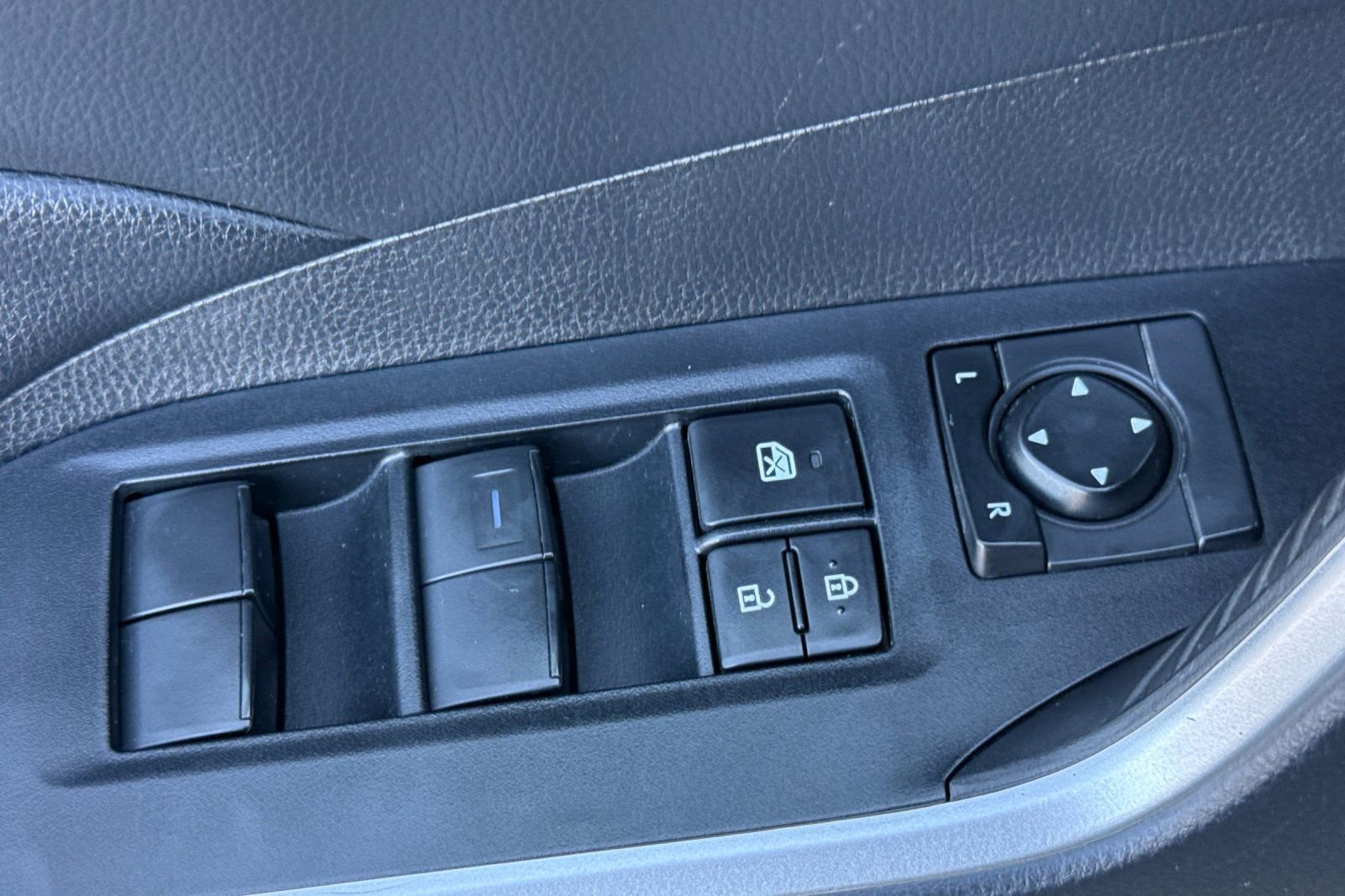 Used 2021 Toyota RAV4 LE w/ Carpet Mat Package (TMS) image 13