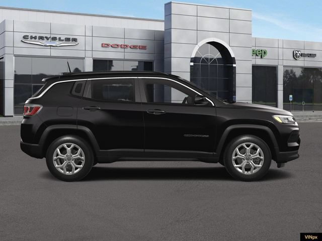 Used 2024 Jeep Compass Latitude w/ Convenience Group AWD/4WD image 8