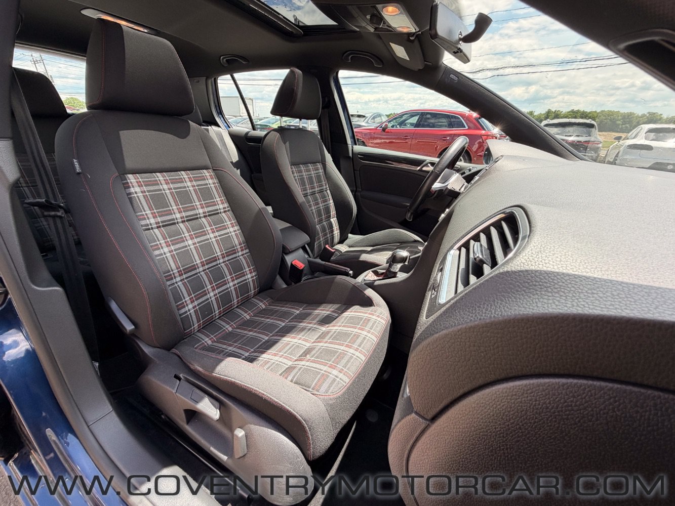 Used 2012 Volkswagen Golf 4-Door FWD image 29