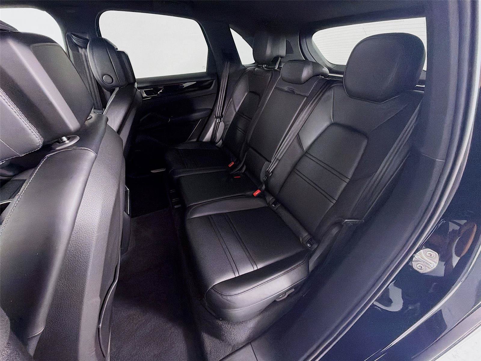 Certified 2023 Porsche Cayenne w/ Premium Package AWD/4WD image 21